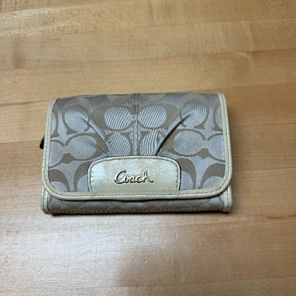 Coach Signature C Wallet EUC